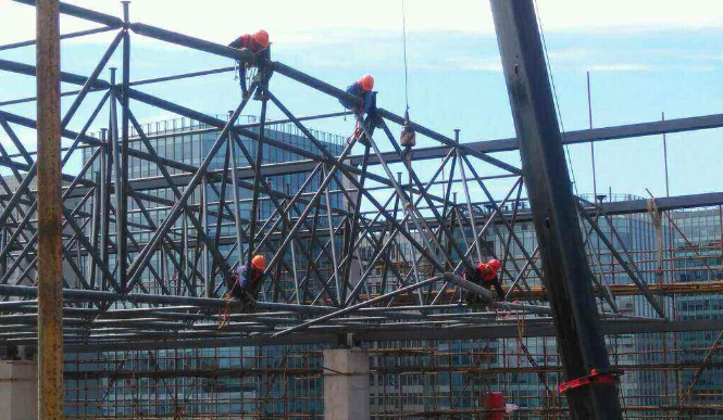 合肥论网架装配施工中搭设脚手架应当留神的事故